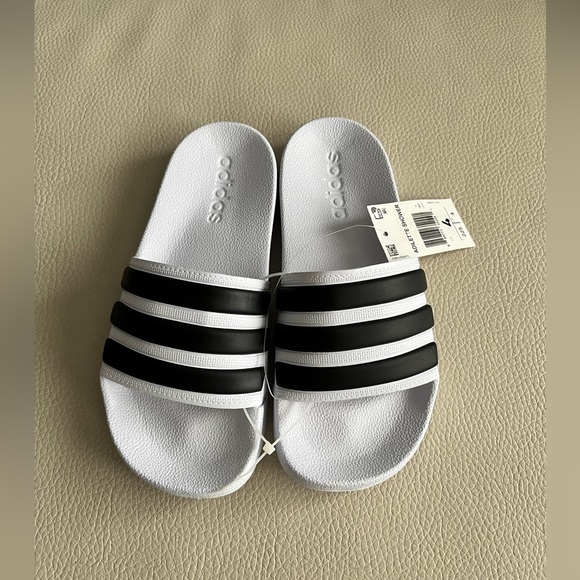 NWT - Adidas Sandals - Junior Size 4 / Women Size 5.5 - Picture 1 of 3
